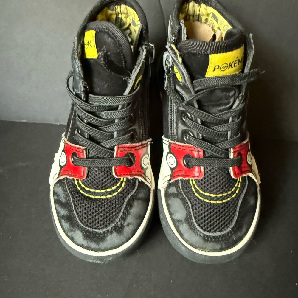 Pokemon Shoes with Pikachu Kids Size 9 - Picture 2 of 7